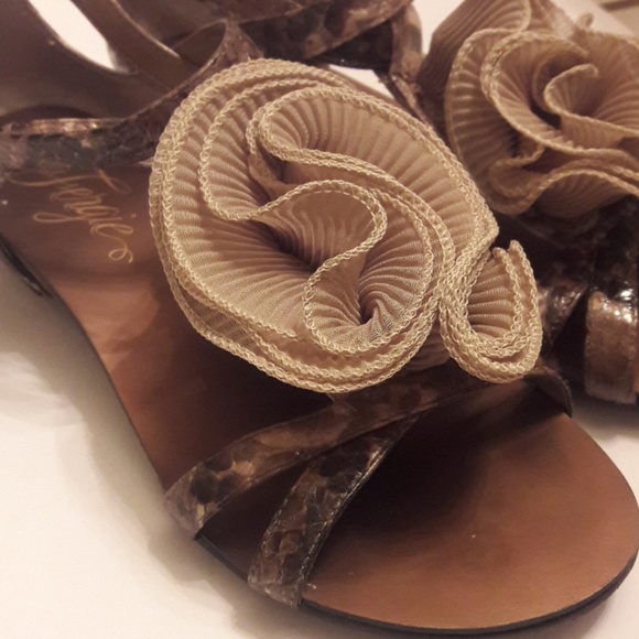 Fergie/ Snakeskin Print/ T Strap/ Sandals - Picture 8 of 8